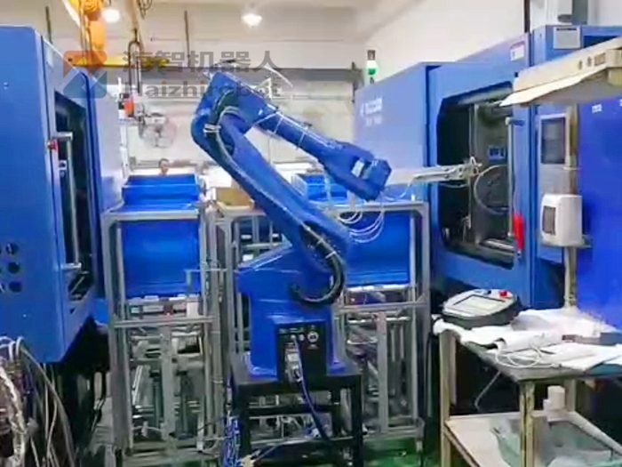 机器人自动取注塑件 机械手注塑机（一拖二自动生产线）
