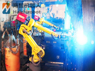 自动化焊接机器人手臂回访