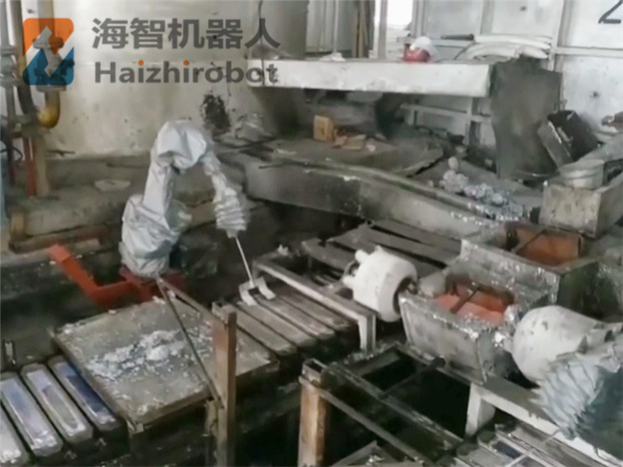 金属冶炼排渣机器人 机械手熔渣清除案例(图1)