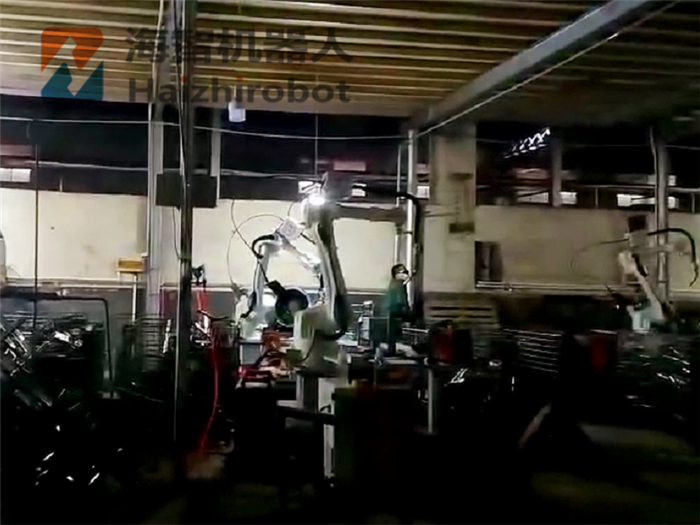 机械手臂焊接自动化生产车间案例！