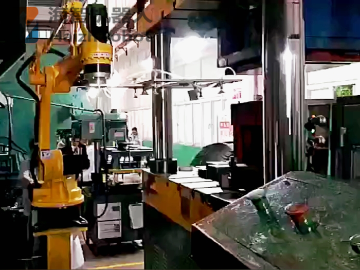 机器人冲床自动化生产！